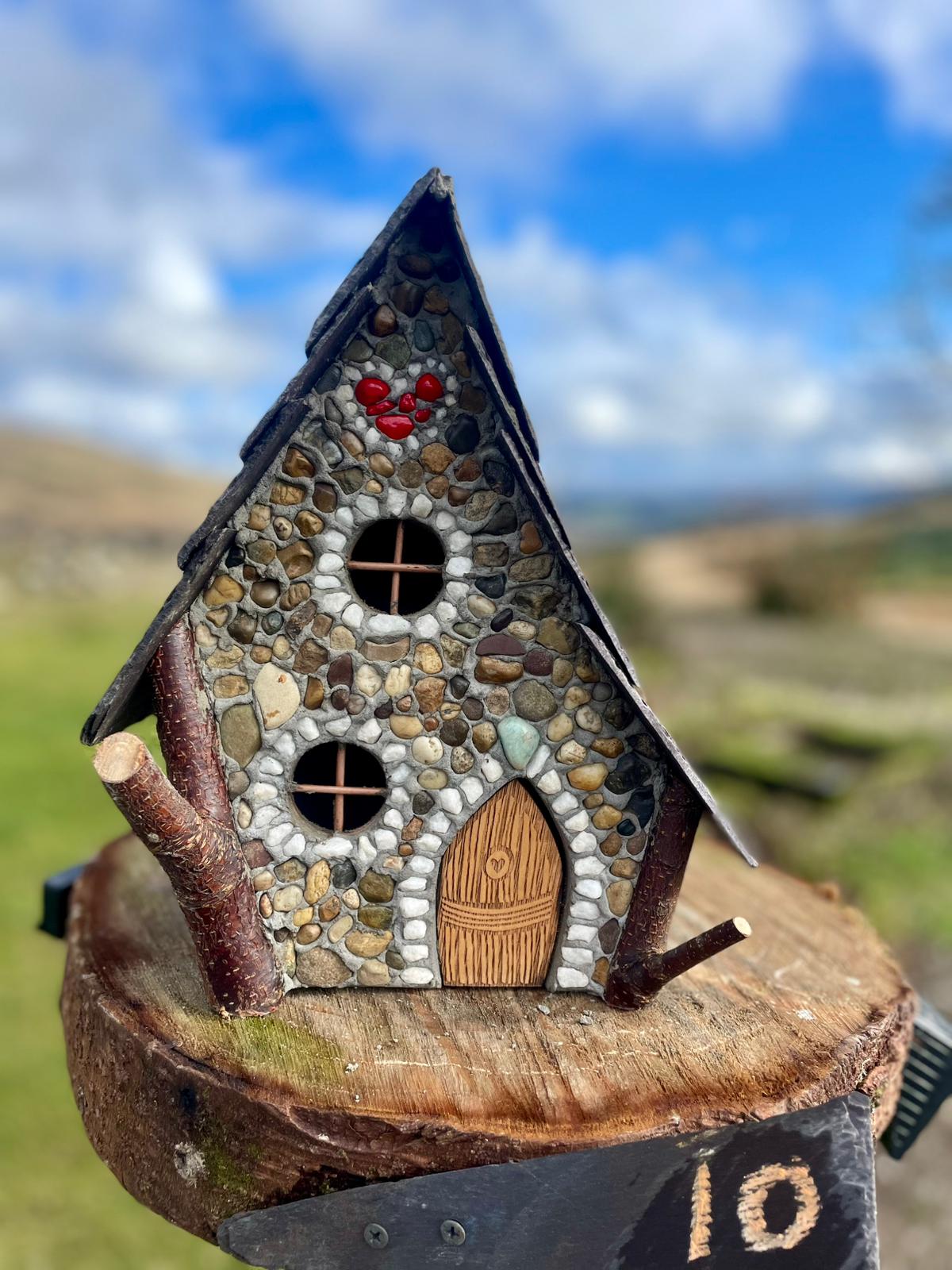 'Grá' River Pebble Faerie House