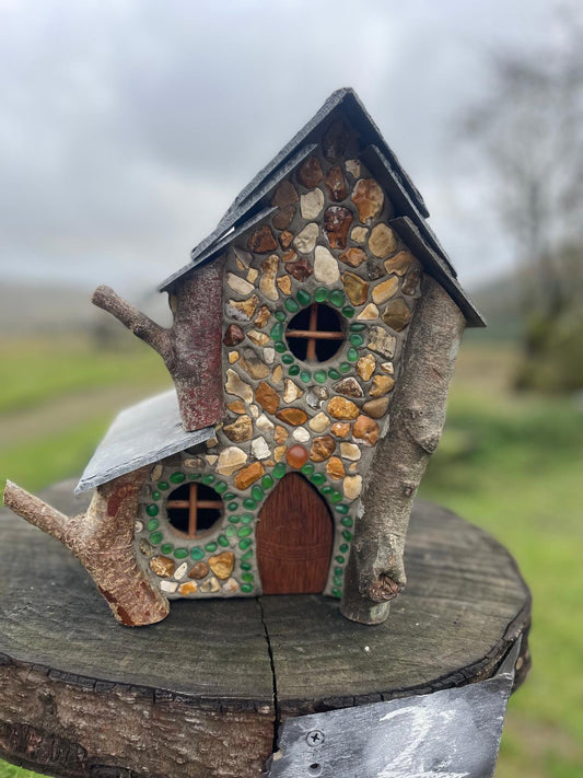 Ambertrail Faerie House 🍯