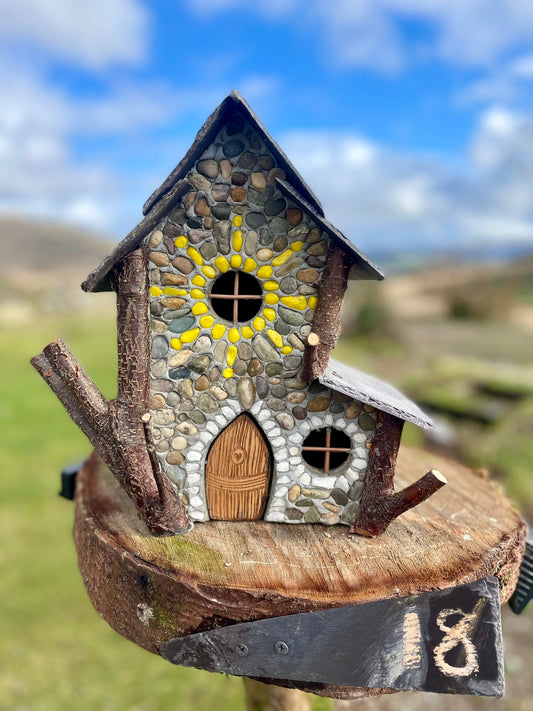 ☘️'Sunshine' River Pebble Faerie House☘️